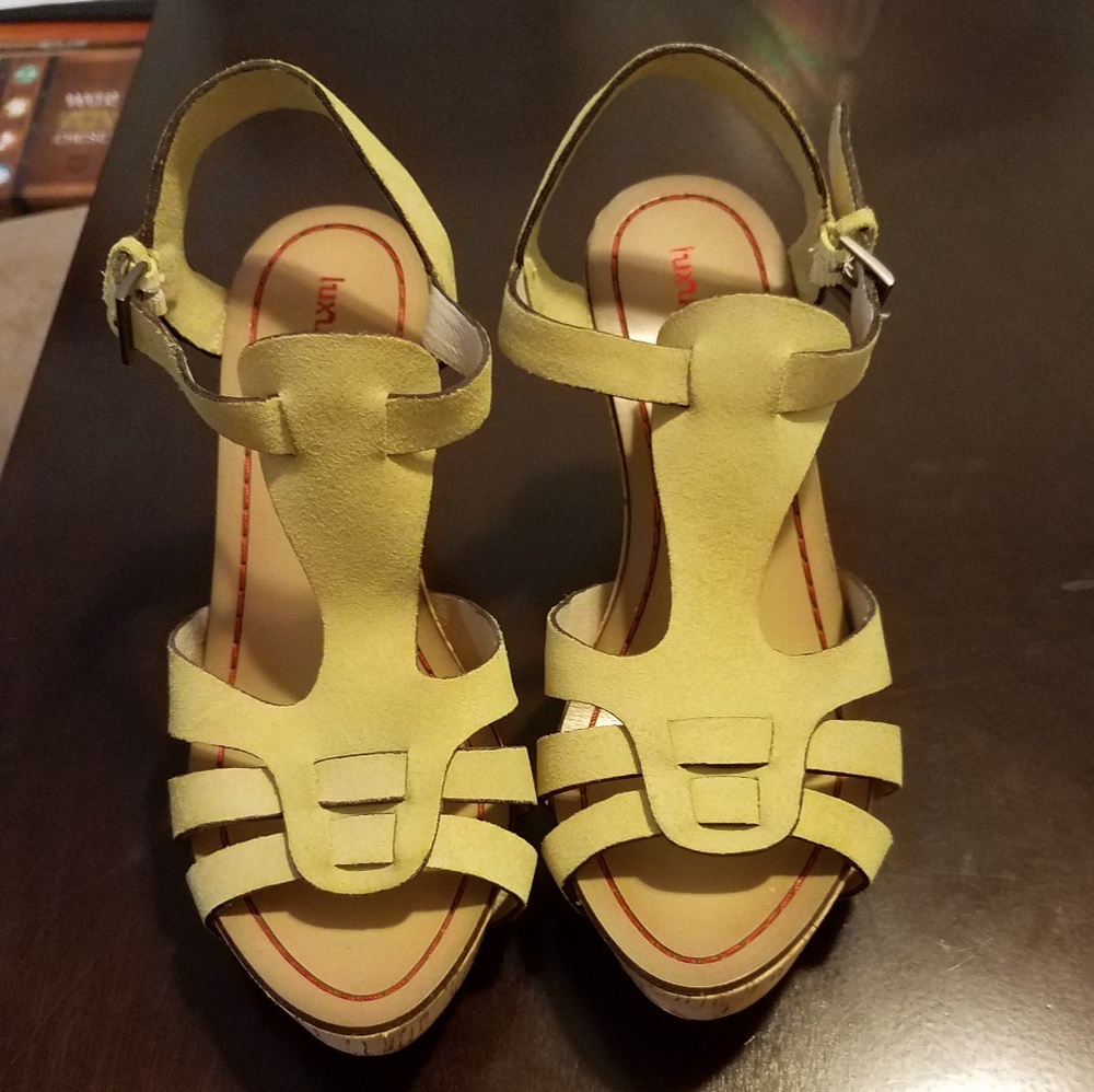 FINAL SALE! Light green heels
